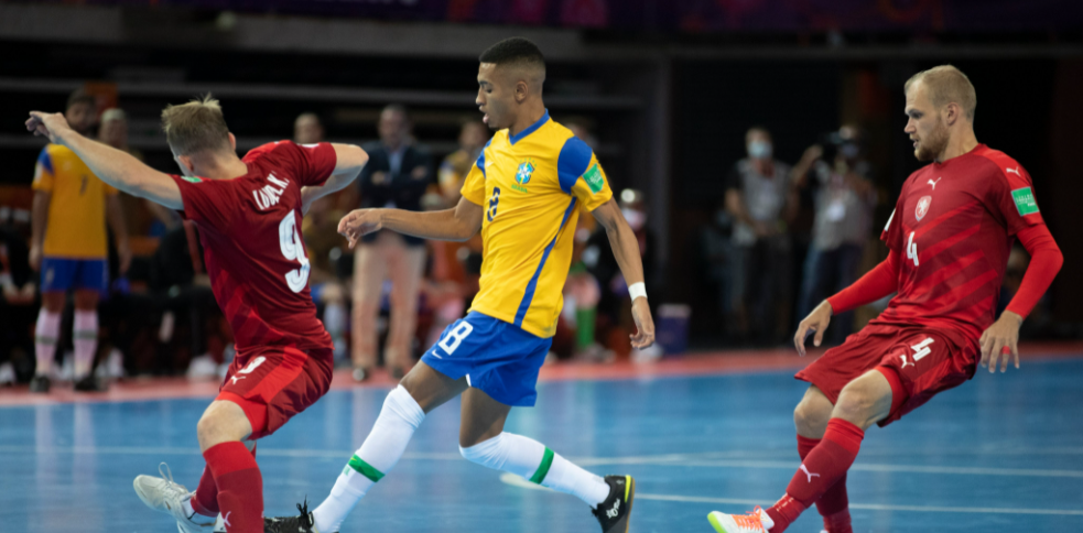 Na tarde dessa quinta-feira (16) o Brasil enfrentou a República Checa em sua segunda partida da Copa do Mundo de Futsal, e venceu por 4 a 0. Foto: Chris Ricco/FIFA