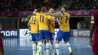 O Brasil goleia o Panamá em sua ultima partida da fase de grupos da Copa do Mundo de Futsal que ocorre na Lituânia, e segue 100% na competição.