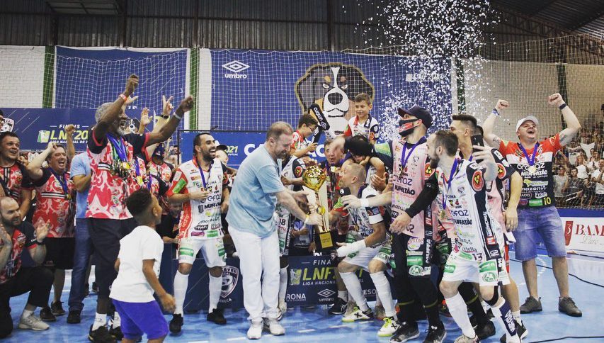 O Cascavel é o mais novo campeão da LNF da temporada 2021. O time do Paraná goleou o Magnus no jogo de volta por 6 a 0 e conquistou titulo inédito. 